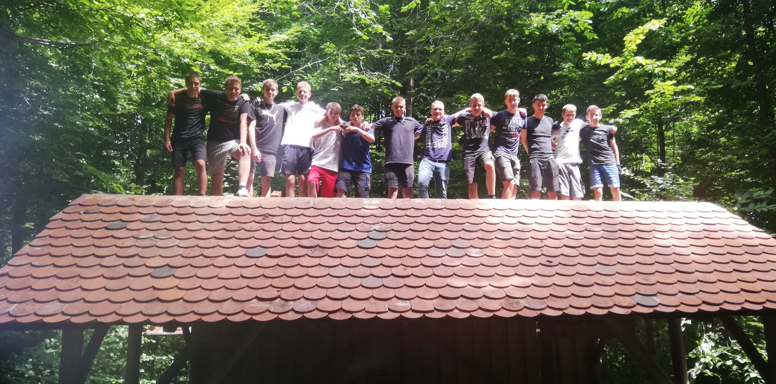 Schulwaldhütte: Dachsanierung erfolgreich abgeschlossen