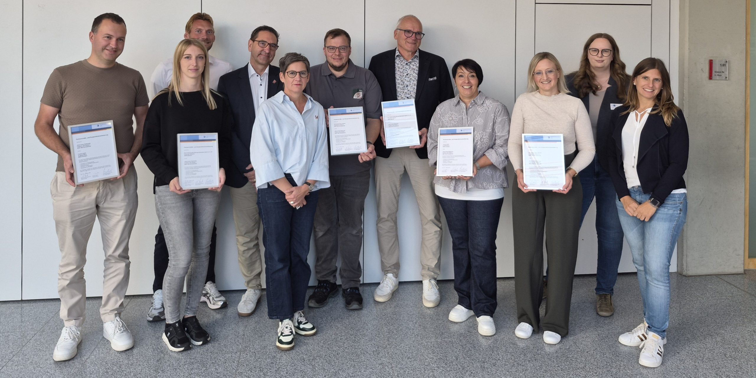 Neue Bildungspartnerschaften stärken die Verbindung von Schule und Wirtschaft